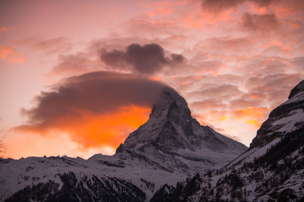 Matterhorn - Lila Wolken